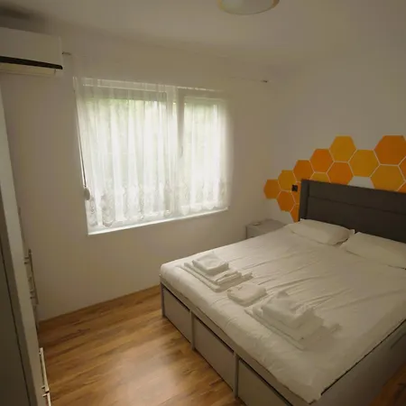Emona 5 Floor 2 Апартамент