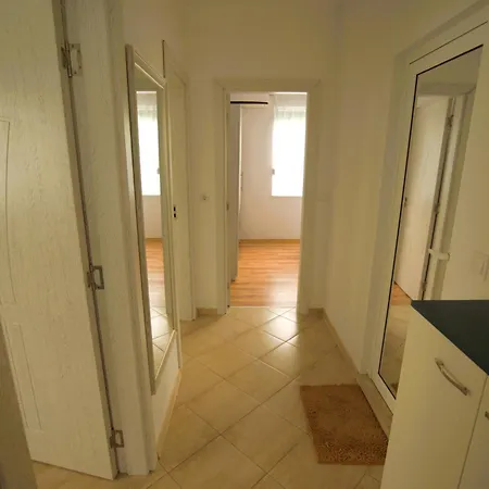 Апартамент Emona 5 Floor 2 Бургас
