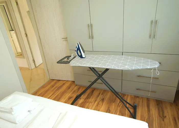 Emona 5 Floor 2 * بورغاس