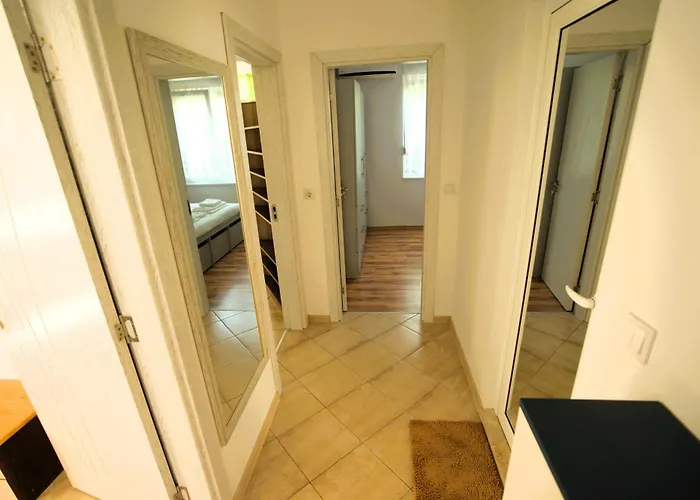 Emona 5 Floor 2 شقة *